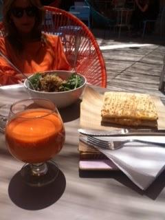 Tapeo, copas y boutique al fresco en The Patio