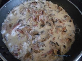 bacon, champiñones y nata