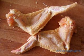 Corte alitas de pollo