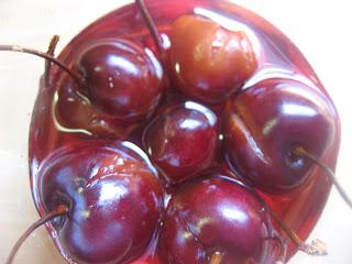 FILETE EN HOJALDRES Y CREMA DE FRUTOS ROJOS