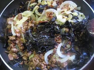 ESPAGUETIS CON SETAS Y BEICON