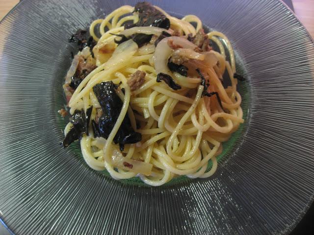 ESPAGUETIS CON SETAS Y BEICON