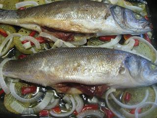 LUBINA AL HORNO CON JAMÓN Y PATATAS