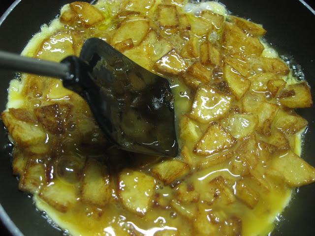 TORTILLA DE PATATAS (LA DE SIEMPRE CON ALGUNOS CONSEJOS)