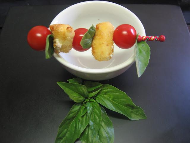 BROCHETA DE QUESO Y TOMATE