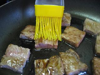 FILETE CON SALSA DE CHAMPIÑONES, EN SOJA Y PEDRO XIMENEZ