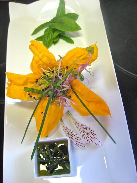 ENSALADA DE BROTES CON VINAGRETA DE MIEL Y MENTA