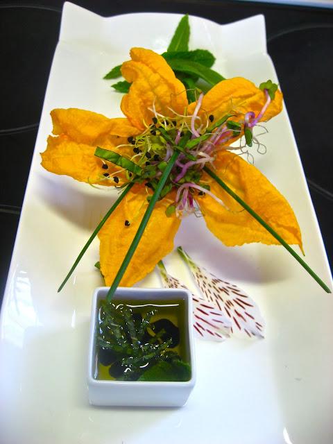 ENSALADA DE BROTES CON VINAGRETA DE MIEL Y MENTA