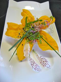 ENSALADA DE BROTES CON VINAGRETA DE MIEL Y MENTA
