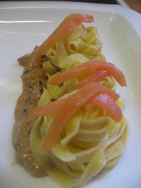 TALLARINES CON SALMÓN AHUMADO