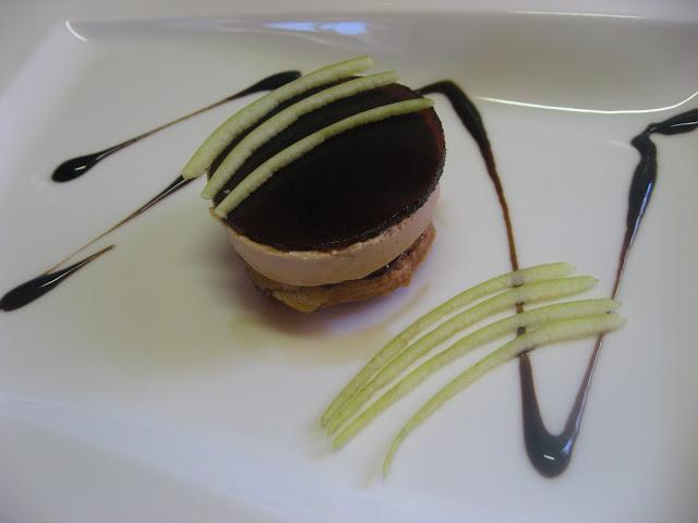 TOSTA DE MANZANA CON PATÉ Y GELE DE PEDRO XIMENEZ