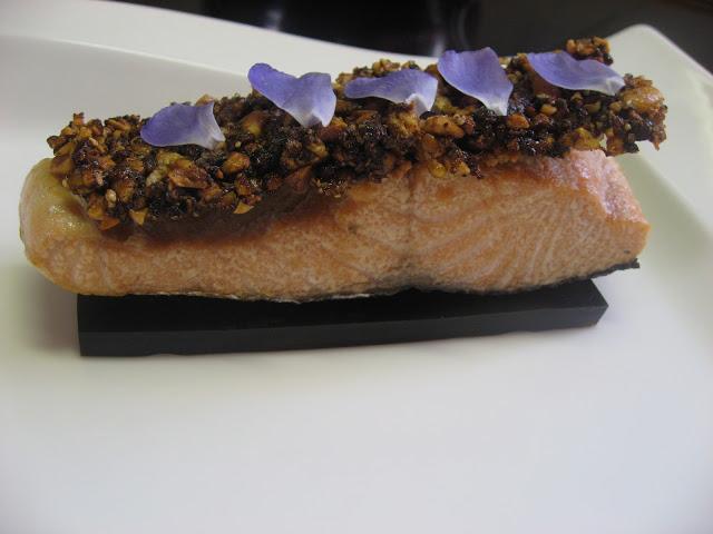 SALMÓN CON GELÉ DE PEDRO XIMENEZ Y CROCANTE