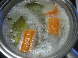 SEMI FRIO DE ZANAHORIA CON MASCARPONE Y VINAGRETA DE FRESAS