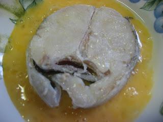 MERLUZA CON COSTRA DE SESAMO Y TRIGUEROS