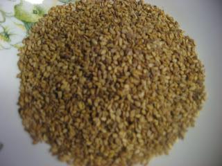 MERLUZA CON COSTRA DE SESAMO Y TRIGUEROS