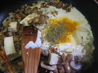 FILETE DE CERDO CON SALSA DE DOS QUESOS Y CURCUMA