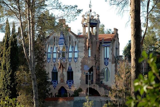BARCELONA ...SANT CUGAT, LA CASA LLUCH , 1906, DEL ARQUITECTO EDUARD M. BARCELLS I BUIGAS...9-07-2013...