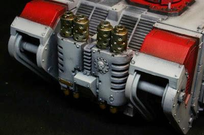 Lavado de Seraphin Sepia y Devlad Mud en los tubos de escape del Land Raider