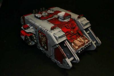 Vista delantera del Land Raider