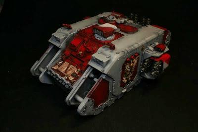 Land Raider semiterminado