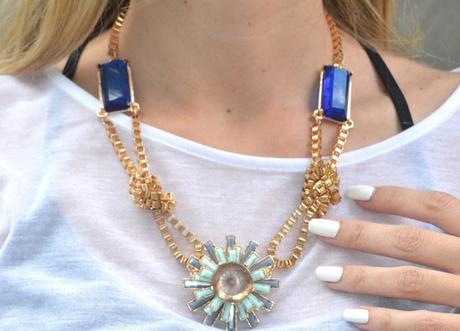 Total black and white outfit