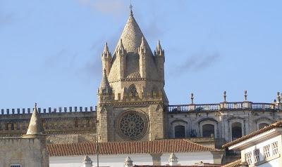 ÉVORA, PATRIMONIO MUNDIAL AMURALLADOTorre de la catedral-...