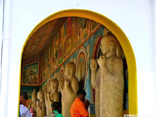 Anuradhapura, sobre ruinas en Tuktuk