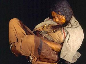 Encuentran restos de cocaína y alcohol en momias de niños incas. ¿Cuál es la explicación?