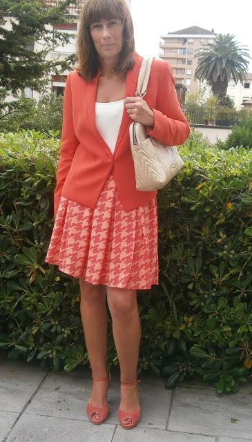 MIS LOOKS - PATA DE GALLO Y NARANJA