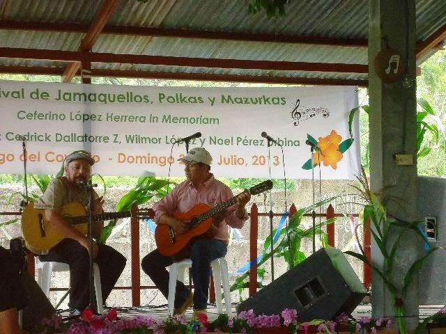 ¡Escalando al cielo al son de Polkas, Mazurkas y Jamaquellos!