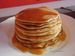 Tortitas americanas o pancackes con sirope de arce