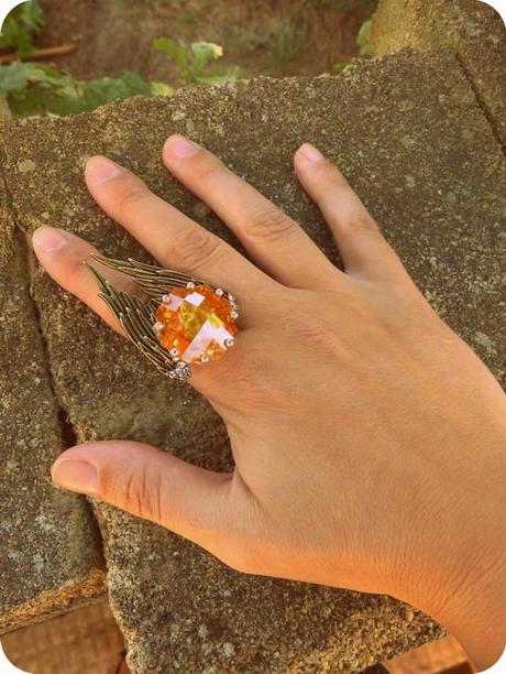 Look con falda tribal y cuñas negras (2)