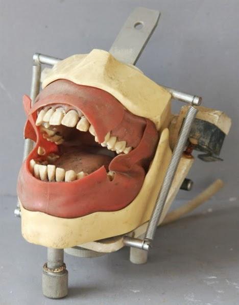 Terroríficos objetos relacionados con dientes y dentistas