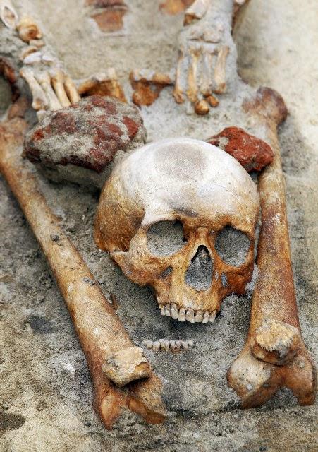 Cementerio de vampiros descubierto en Polonia.