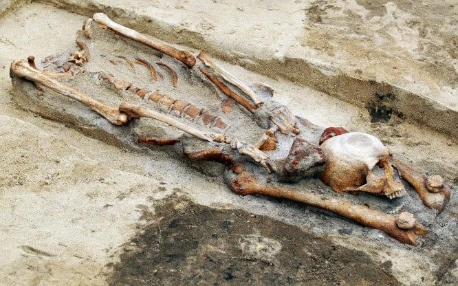 Cementerio de vampiros descubierto en Polonia.