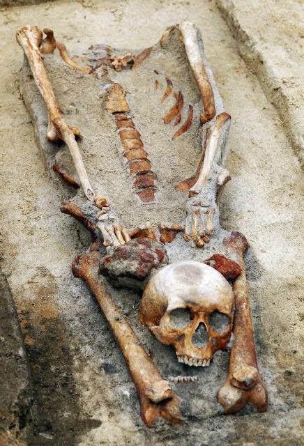 Cementerio de vampiros descubierto en Polonia.