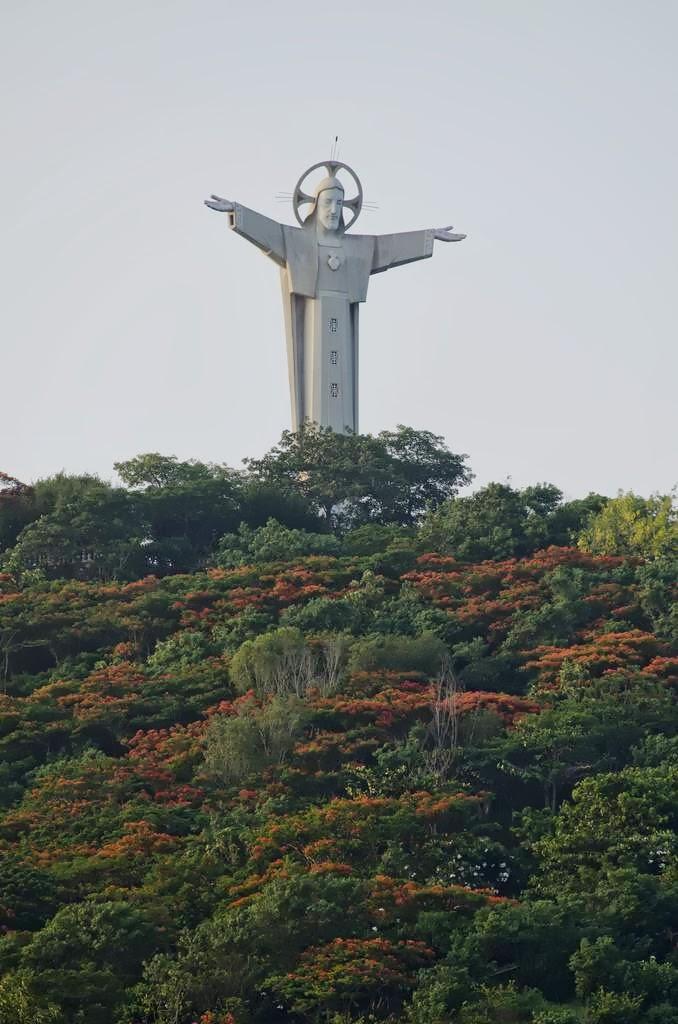 Las 17 estatuas de Cristo más altas del mundo