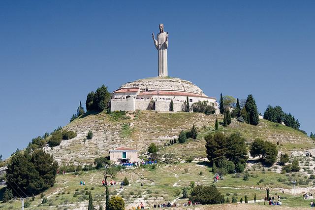 Las 17 estatuas de Cristo más altas del mundo