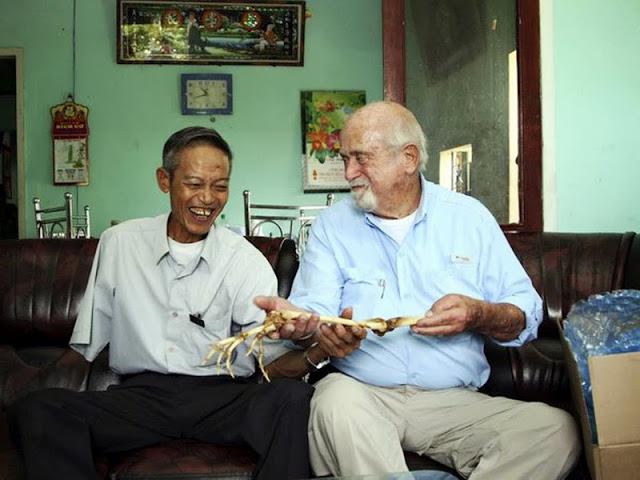 Vietnam: Médico devuelve brazo amputado 50 años después