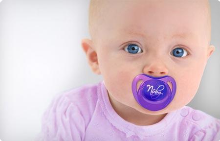 vídeos de bebes y sus chupetes