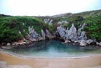 Gulpiyuri, una playa con mar pero sin costa