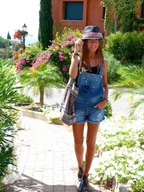 Ethnic print complements