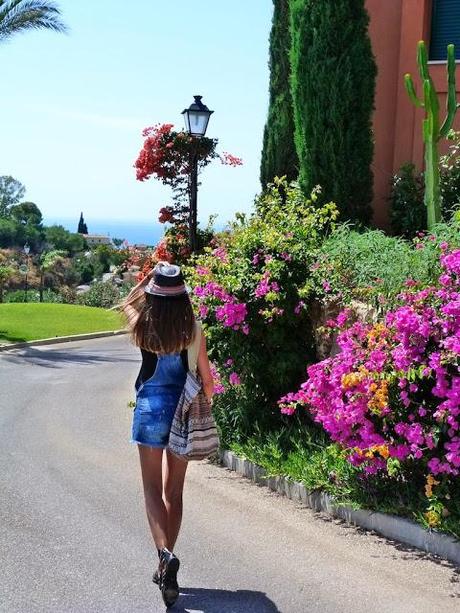 Ethnic print complements