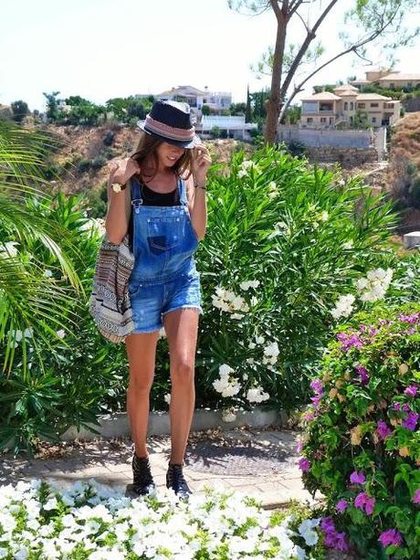 Ethnic print complements