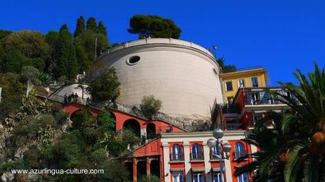 Grupo de edificios en la Costa Azul