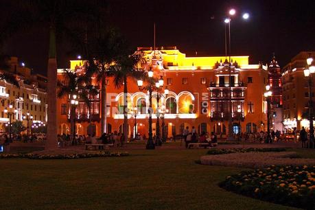 municipalidad-lima-noche