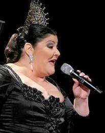 ENTREVISTA: CHARO REINA (CANTANTE)