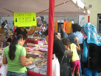 EL RECREO Exposición y venta de libros en el Bulevar Sabana Grande