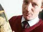 vino italiano pone Hitler etiqueta