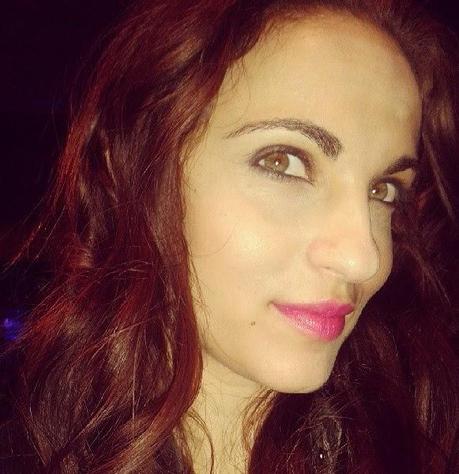 Look : Falda de cuero + Camisa Glamour !!